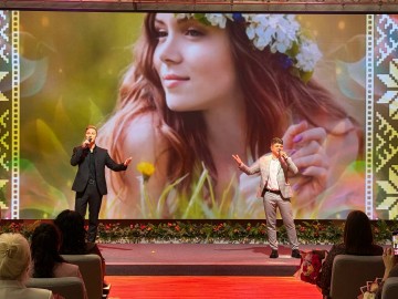 С Днем матери!